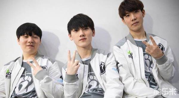 以其极高的 以其极高的