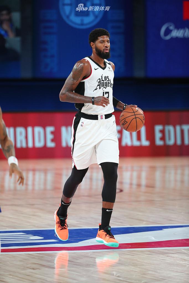 队在边缘位 队在边缘位